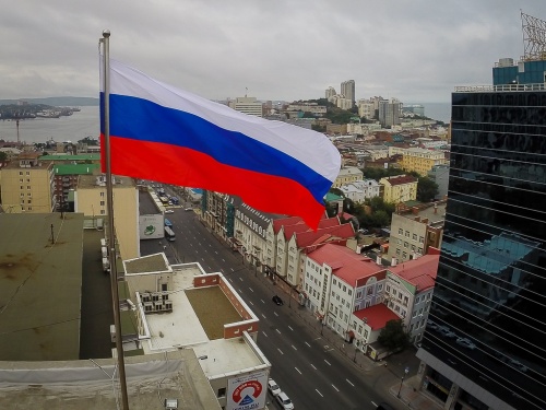 Ко Дню государственного флага России