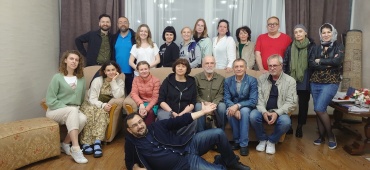 Художник театра "Студия" Л.Ермолаевой" посетил выставку-лабораторию российских театральных художников в Дагестане