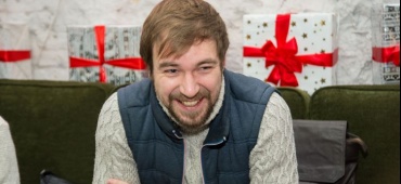 ФРЕНЧИ, СТРАЗЫ, ЧЕРНОБУРКА: В ОМСКОМ ТЕАТРЕ ЯНВАРЬ И ФЕВРАЛЬ ОДЕНУТСЯ В НАРЯДЫ С ПОКАЗОВ МОДНОГО ДОМА